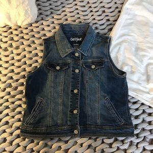 Cat and jack girls jean jacket vest!